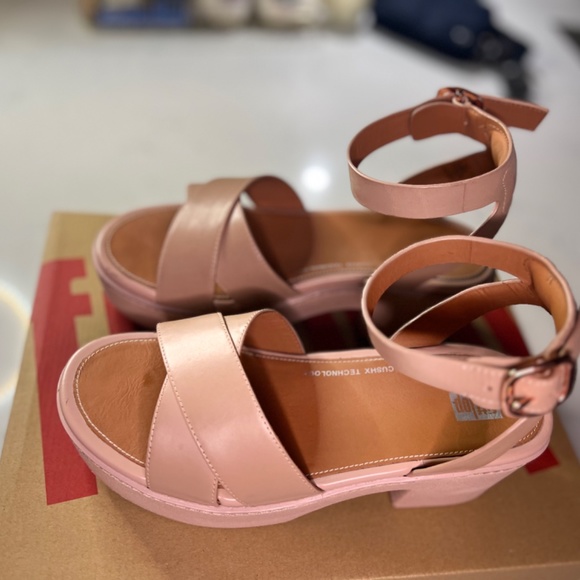 PILAR CROSSOVER LEATHER ANKLE-STRAP PLATFORMS SANDALS - Picture 6 of 13